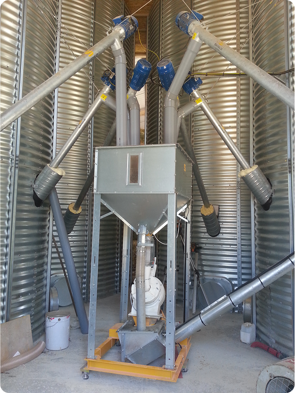 Installation d'une fabrique d'aliments à la ferme à Monestie