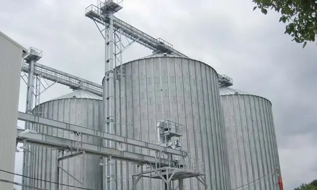 Élévateur a godet pour transport du grain