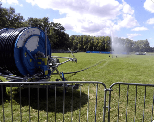 Arrosage d'un stade de foot